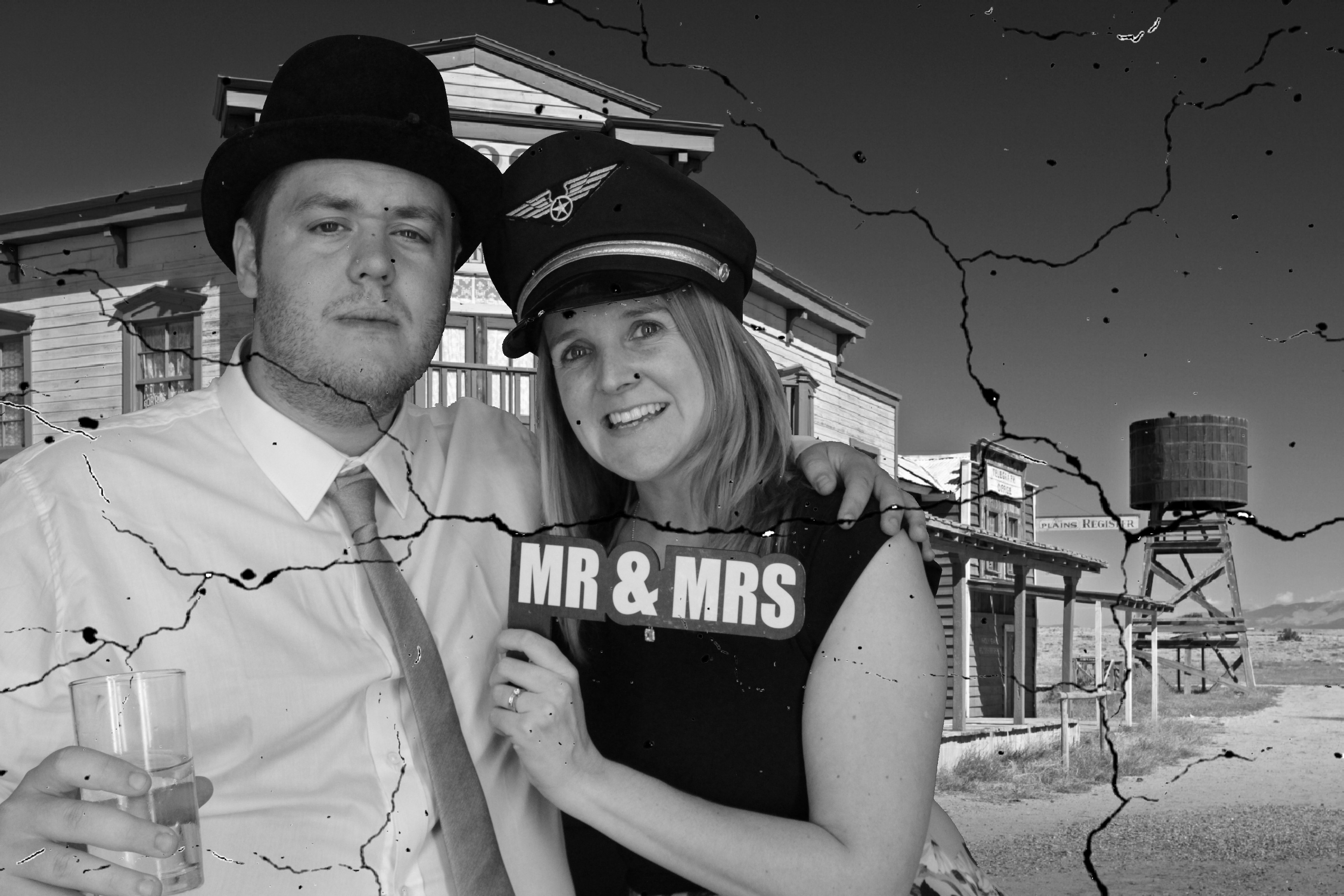 Mr & Mrs Bowles | View more photos from the event at gallery.myphotoboothexperience.co.uk/u/MyPhotoBoothExperienceLtd/Mr-Mrs-Bowles